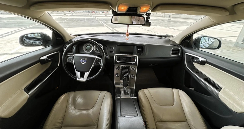 Volvo V60 cena 34900 przebieg: 262000, rok produkcji 2011 z Olsztyn małe 781